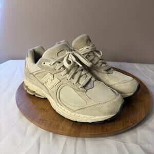 New Balance 2002R Beige Calm Taupe Running Shoe Men Sz 5 / Women SZ 6.5